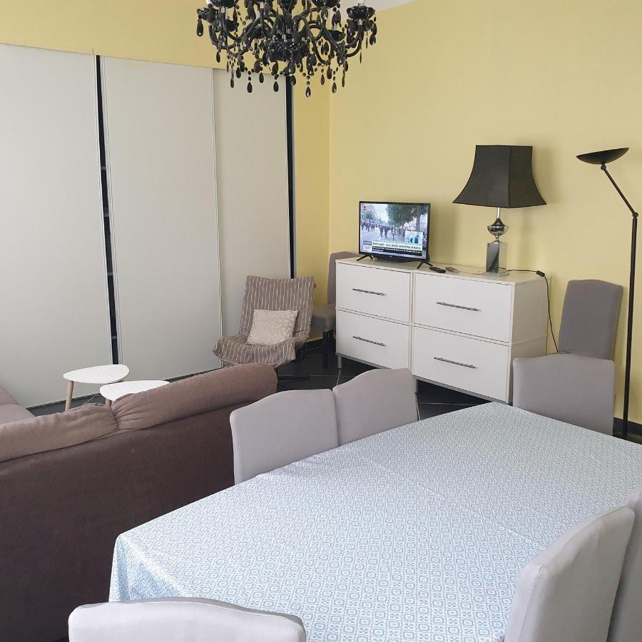 Appartement Intra Muros 8 Personnes Climatise Wifi Stationnement Facile アヴィニョン エクステリア 写真