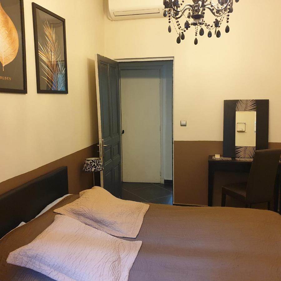 Appartement Intra Muros 8 Personnes Climatise Wifi Stationnement Facile アヴィニョン エクステリア 写真