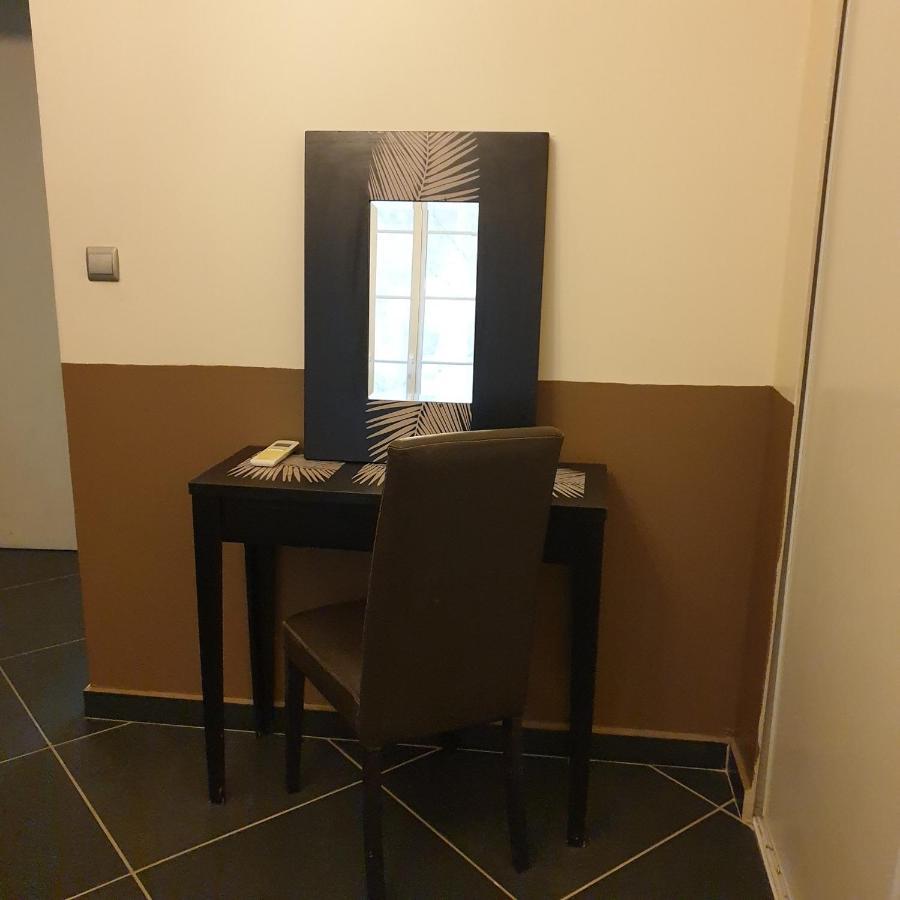 Appartement Intra Muros 8 Personnes Climatise Wifi Stationnement Facile アヴィニョン エクステリア 写真